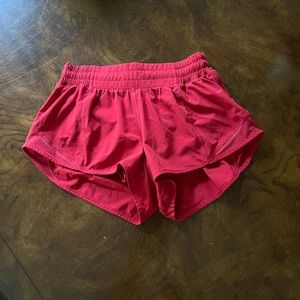 Hotty Hot Low-Rise Lined
Short 2.5"